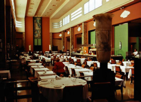 The Ninth Floor restaurant, Eaton’s, Montreal. Image: erudit.org