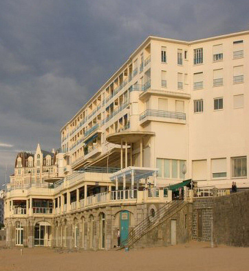 Seafront apartment and thalassotherapy building by Robert Mallet-Stevens, Saint Jean de Luz