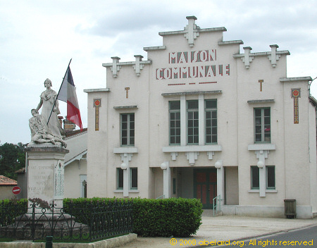 Maison communale at Saint-Symphorien, Gironde