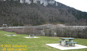 Picnic areas at the Lac du Sylvan aire, A40