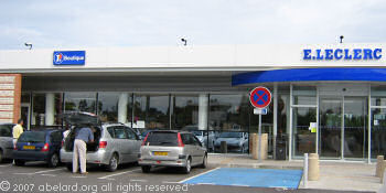 Entrance to the shopping area at the Aire de Garonne