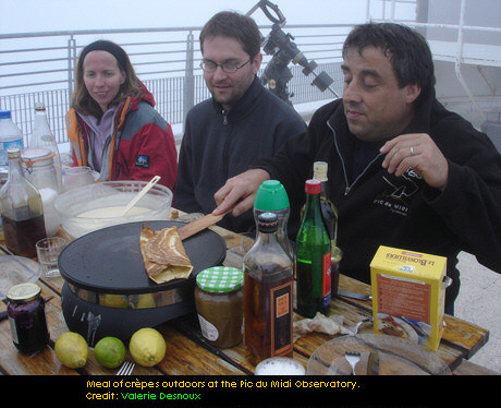 Outdoor dinner at the Pic du Midi Observatoire. Image: Valrie Desnoux, Franois Colas