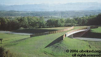 Crossing over the A89 for larger animals. Image credit: http://membres.lycos.fr/a89/protec.htm