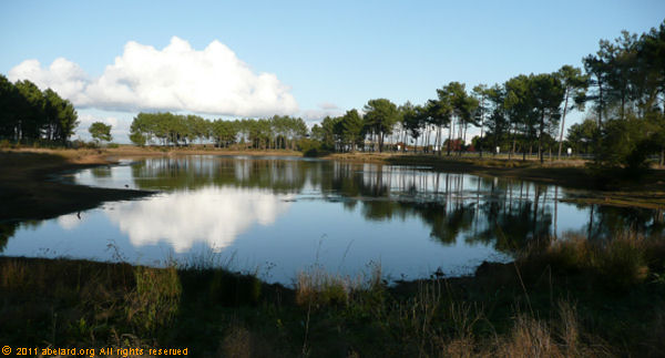 Lake at Les Vignes aire, A89