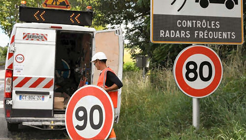 Changing road speed signs. Image: Pascal Pavani AFP/Sud Ouest