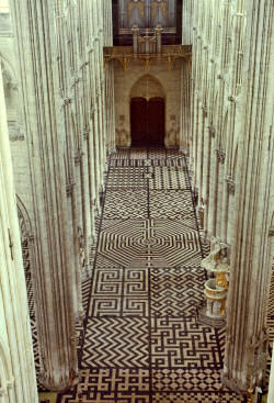 Amiens labyrinth. Image: Maurice Duvanel