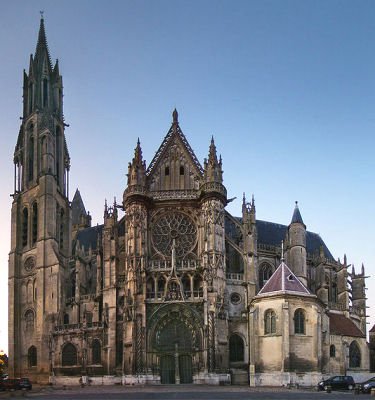 Senlis cathedral, viewed from the south. Image credit: Tango7174