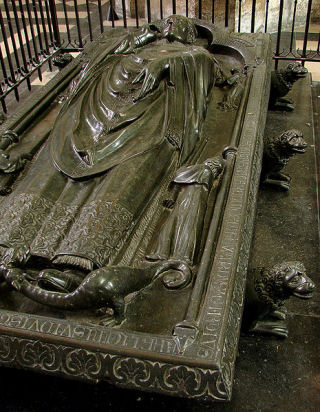 Bronze memorial to Bishop Geoffroy