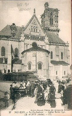 the unusual west front, Cathédrale Saint-Cyr-et-Sainte-Julitte de Nevers