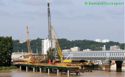 The Garonne railway bridge being built next to the Eiffel Passerelle. Image: Bernard Fockeport