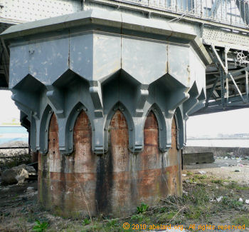 Engineering art - a Passerelle bridge pier