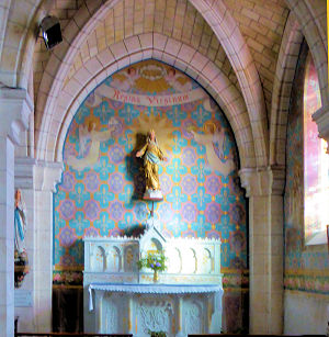 Decorated altar wall, Pissos