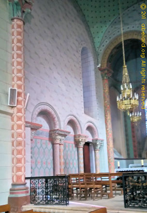 Decorated altar wall, Pissos