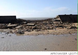 Sea-wall breached at Saint-Martin-de-Ré