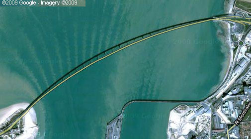 Satellite view of the Ile de Re bridge/viaduct, showing its curve