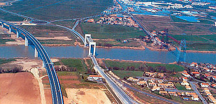 1991 postcard, before the lift bridge was dismantled.
