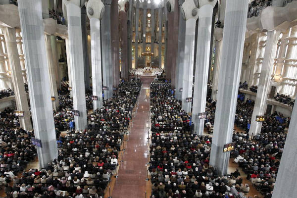 Pope Benedict XVI consecrating the Sagrada Familia, November 2010. Image: saltandlighttv.org